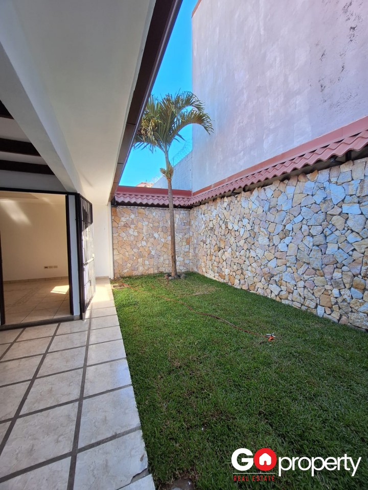 Venta de casa con amplio jardín en verde-San Pablo, Heredia.